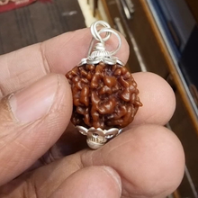 Load image into Gallery viewer, Round wooden table placed on a hand, showing its size and smooth finish against a white background.