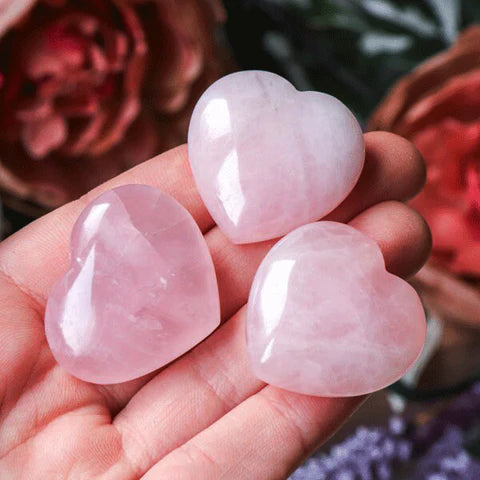Reiki Crystal Pendant Products Natural Healing Stone Pendant Small Heart Shape Crystal Stone Pendant/Locket with Metal Chain for Reiki Healing and Crystal Healing Gemstone Size 15-20 mm Approx