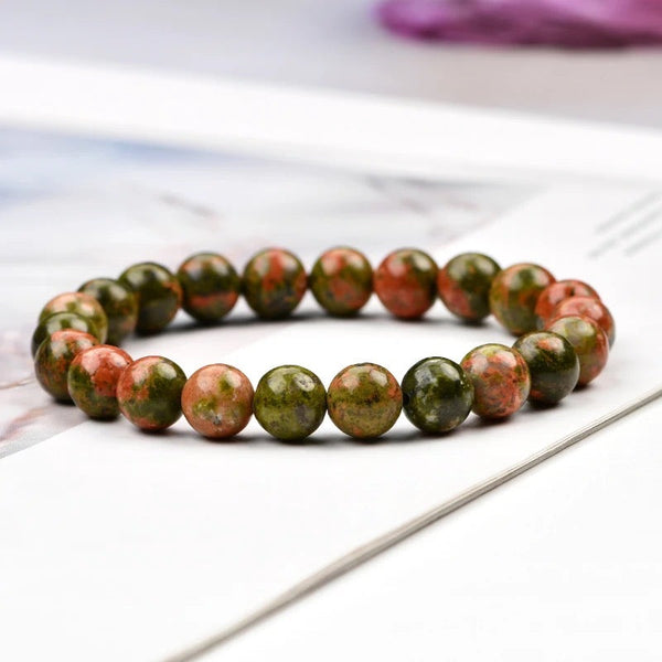 Model wearing a stylish Unakite bracelet to highlight its elegance and aesthetic appeal. Get to know more about the Unakite benefits