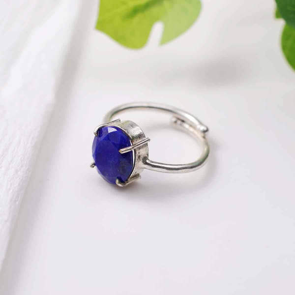 Lapis Lazuli healing stone ring with a diamond-style finish for wisdom, intuition, and self-expression.